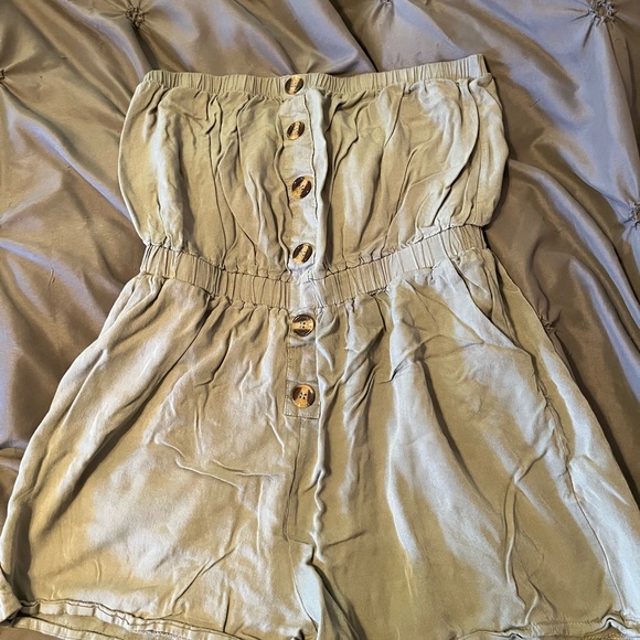 Off the shoulder romper - Picture 3 of 5